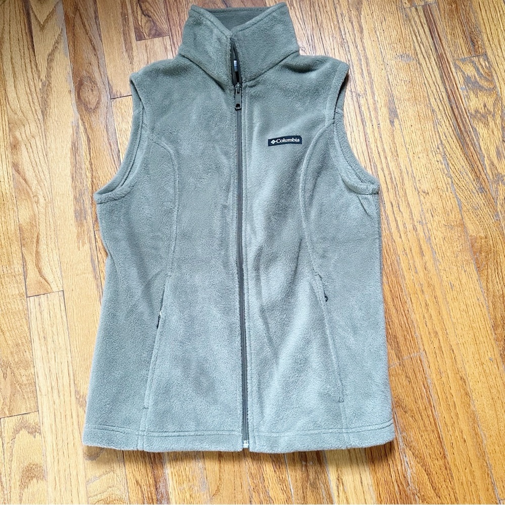 NWOT Columbia Olive Fleece Vest